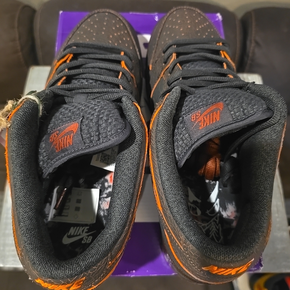 Nike Dunk SB Low Krampus - Picture 6 of 7